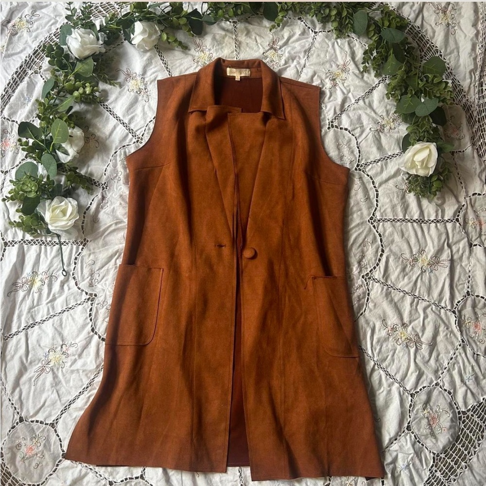 Solitaire dark orange button up best with pockets